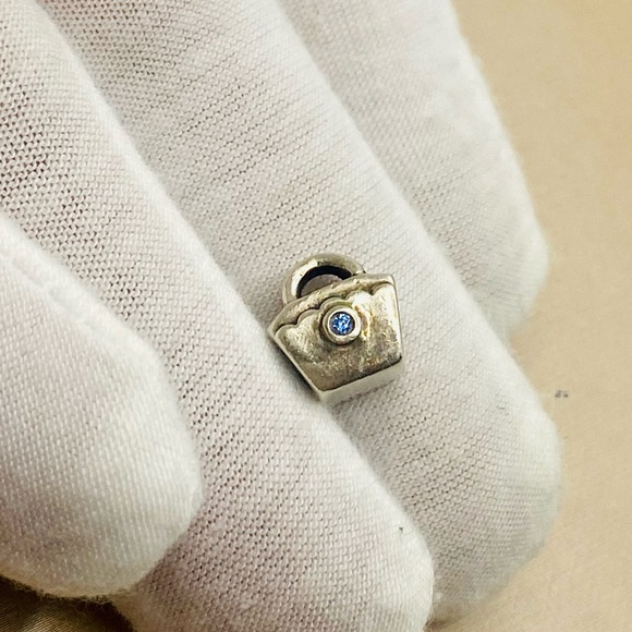 EUC Pandora 790473CZB Sterling Silver Scalloped Purse w/ Blue Zirconia - Picture 4 of 8